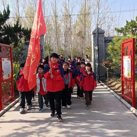 缅怀先烈寄哀思  传承精神固国防 ——马坊镇中心小学清明节到程留宾烈士陵园祭扫活动