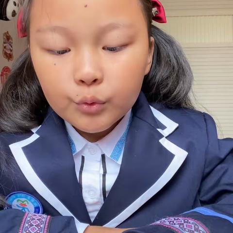 一家团中秋，万众庆国庆 二年级（1班）杨舒童