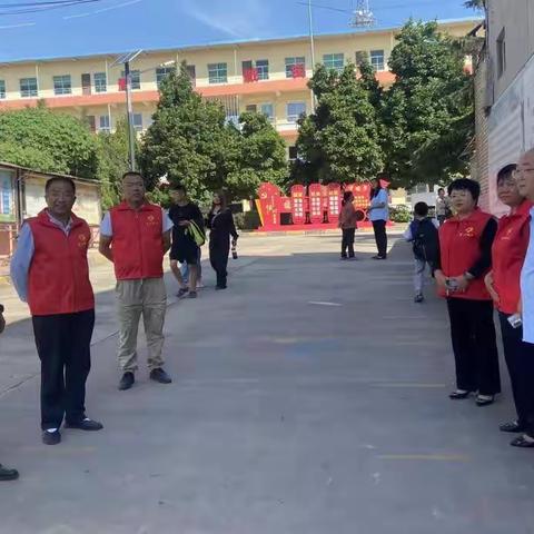 西固社区爱心志愿护学在行动