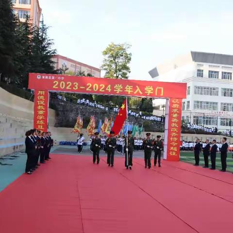 新起点，你我一起努力——路在脚下，梦在身上，一中让你看到你的路，你的梦，你的希望