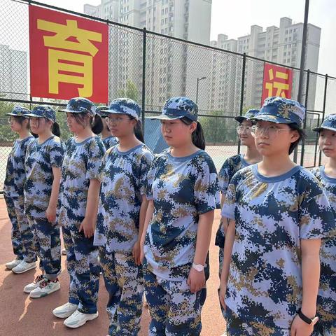 少年何惧骄阳烈 意气风发英姿飒—泰安实验中学高一年级军训