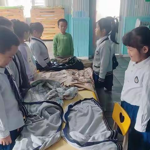 才华幼儿园果果班自理能力比赛——叠衣服