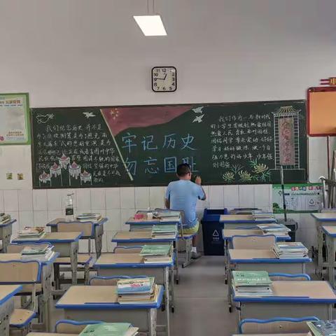 盼盼中心小学219班开学季。 追风赶月莫停留，平芜尽处是春山。