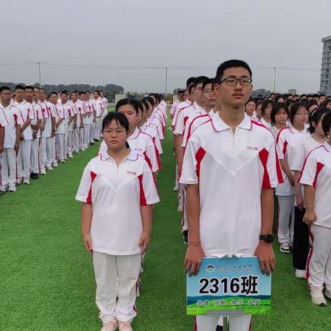 保定三中2316班以触觉，体会别样的军训时光！
