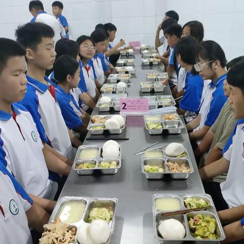 食为天，学当先！---记初二8班在校用餐