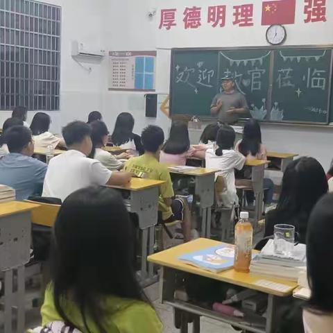 训练固然很苦，但收获也很大。烈日下的坚持，让我们看到了自己自律的一面。挥洒的汗水淹没不了我们心中的信念！