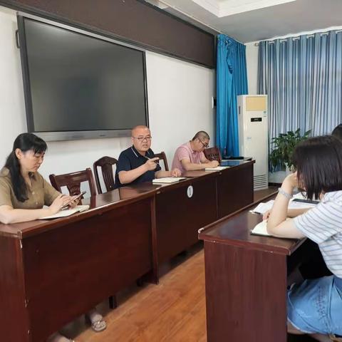 董市小学“学常规，正言行”开学第一天