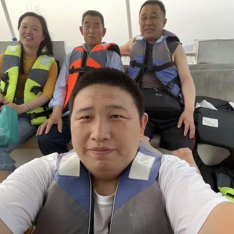 ——开开心心去旅游😄😄幸福快乐在心间