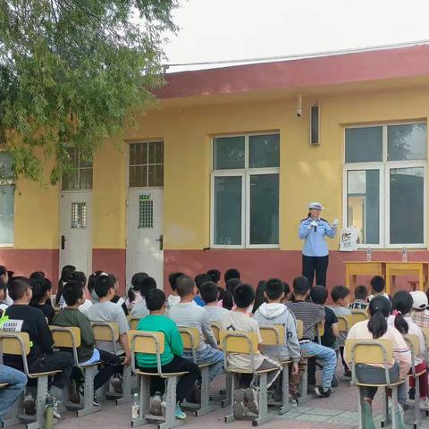 交通安全与我同行——大安乐庄小学携手丰润区交警大队交通常识宣传活动