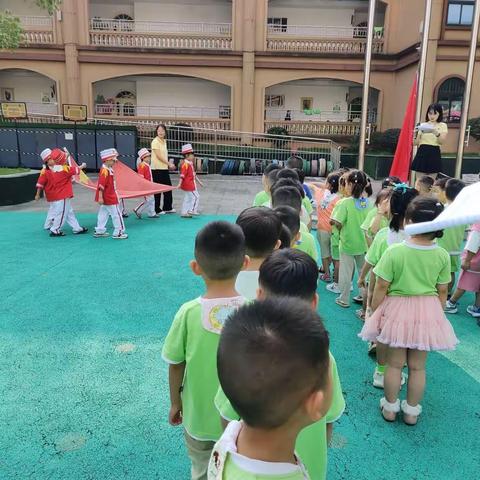 江润伟才幼儿园🎉🎉中一班9.4日🌼🌼班级日志