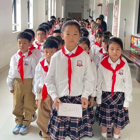 小餐桌，大文明—记二11班最美餐桌评比