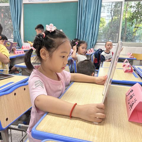 【白鹤小学幼小衔接】入学适应      一年级（2）班  小小少年 心向祖国