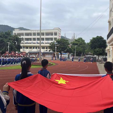 《开学第一课》                                    青松乡中心学校2023年秋季第一期国旗下讲话简讯