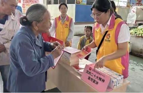 结合吴栏村便民服务集市活动，宣传推广学习强国