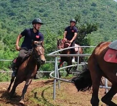 骑马、射箭、烤全羊、温泉-这个教师节不一样！