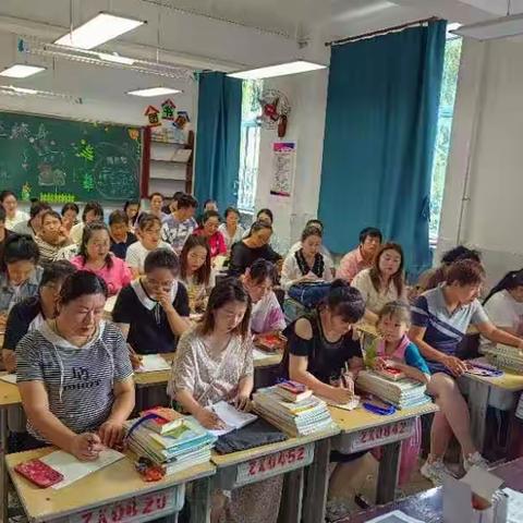 同心 同向  同行——振兴街小学召开2023年秋季一年级新生家长会