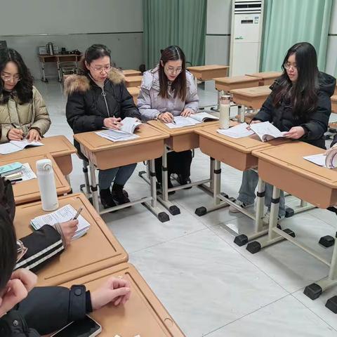 携手教研暖初冬，共思共研促成长——刘晓清特色教师工作室教研活动
