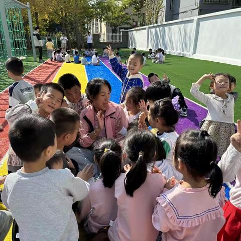 莒县第六实验小学附属幼儿园：大二班家长进课堂活动“玩转呼啦圈”