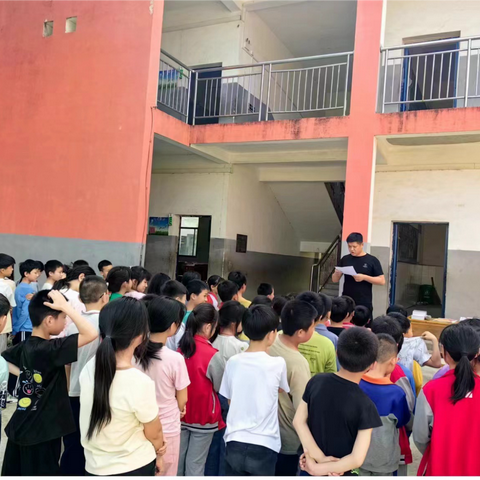 表彰典范，再创佳绩——三兴镇万岁小学举行期中总结表彰大会