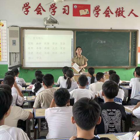 教学活动促成长，异彩缤纷显匠心——小杨庄中心小学语文组六年级教研活动