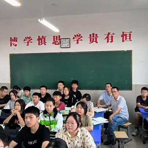 以听促教，以评促研------怀远县新城实验学校遴选教师推门听教研活动