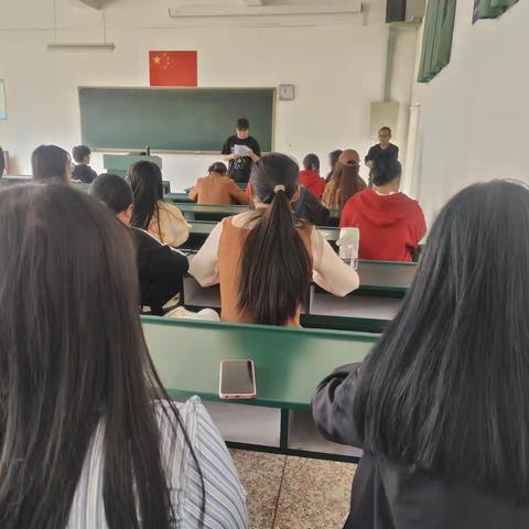 20级秘书学1班班会