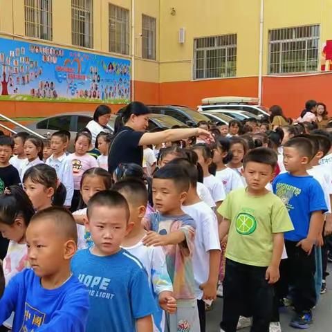 【城内·安全】习惯养成正当时——城内小学一年级新生路队训练纪实