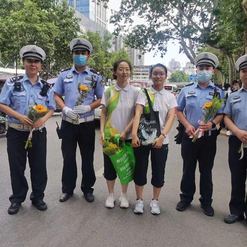 【护航中考 交警同行】朝阳门中队圆满完成中考安保任务