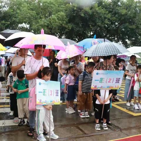 开学了，愿小朋友们好好学习，天天向上！