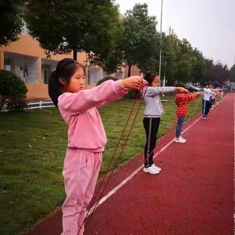蒋庵小学四年级跳绳社团活动