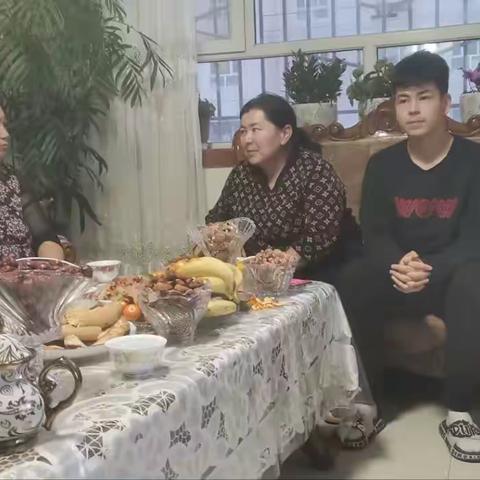 三尺讲台谱人生，知识殿堂续华章---和硕县高级中学优秀教师