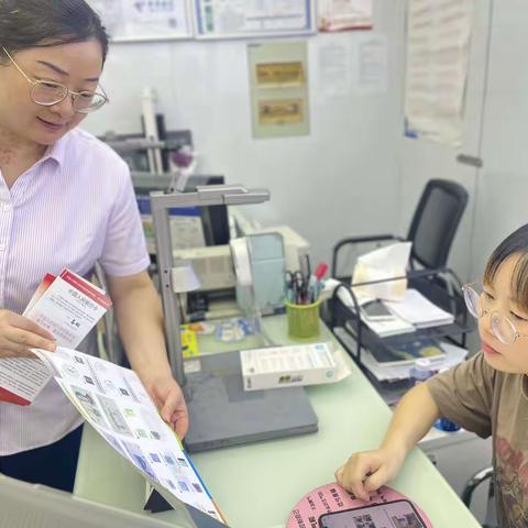 兴隆街支行开展“反假货币 共建和谐”为主题的专题宣传活动