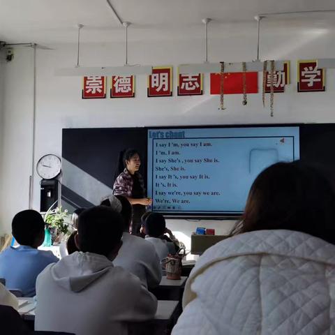 智慧碰撞火花溅，薪火相传道路明。——青年教师成长案例分享与“我的教学主张”论坛