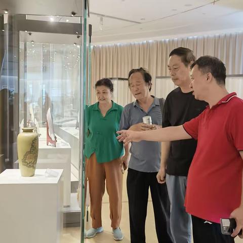 市直四分会部分骨干会员参观陶艺大师精品展