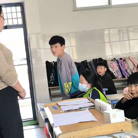 “巧用天平找次品”——祥符区曲兴镇尚阳小学周四公开课正在进行时！