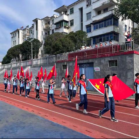 一言一行养习惯，有规有矩成方圆——黄龙镇联合小学五（2）中队第一周活动纪实