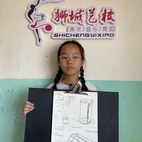 《素描几何体圆柱体和倒八棱柱结构透视图》