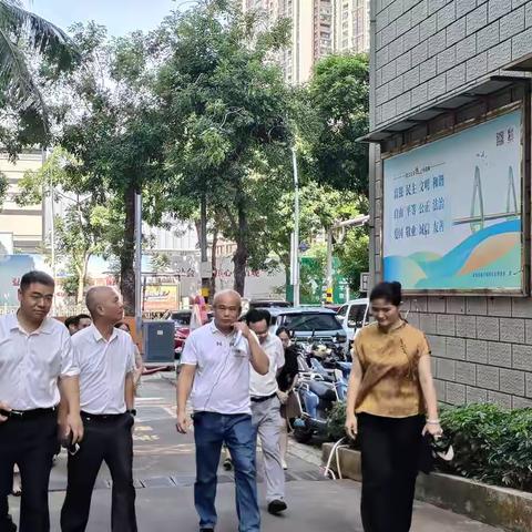 海口市人大常委会侨外民宗工委主任陆来浩一行到金贸街道万绿园社区调研城市民族工作