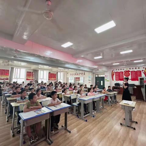 三尺讲台展风采 道法课堂尽芬芳