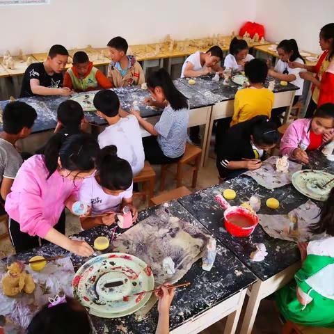 《自由畅想，我型我塑》——彭镇中学陶艺社团