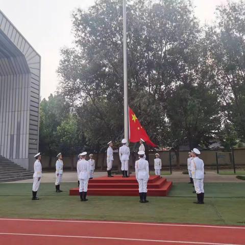 乘风破浪 逐梦高考———沂南二中高三年级举行升旗仪式