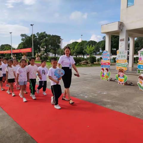 师生向阳 梦想起航——百色市右江区大华民族学校2023年秋季学期开学典礼