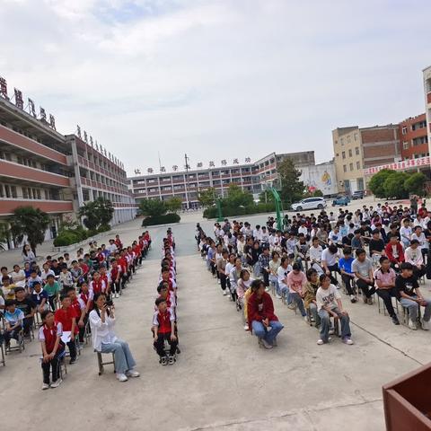 腾飞学校期中表彰大会