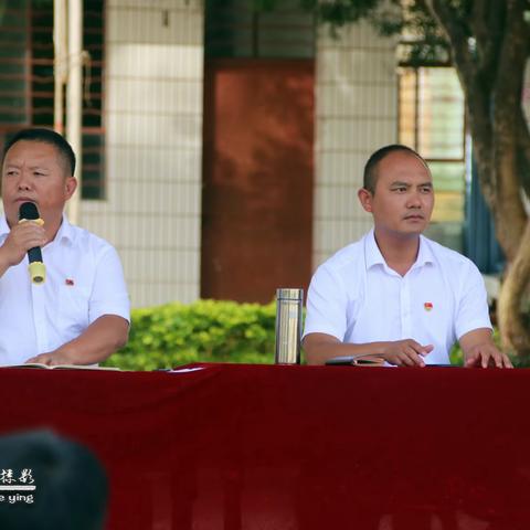 躬耕教坛为人梯          强国有我育栋梁