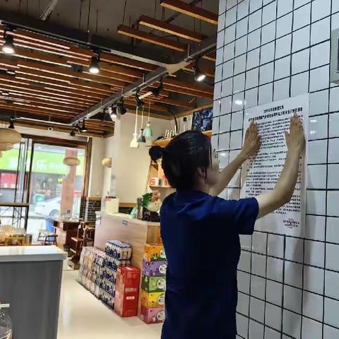 陇县大队广泛张贴《关于督促使用燃气的餐饮场所开展消防安全自查的通告》