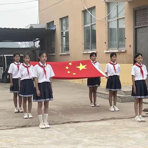 扬帆起航——华堡镇中心小学新学期升旗仪式