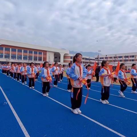 乘亚运之风 铸健康体魄          —— 育英实验小学田径运动会四（11）班少年