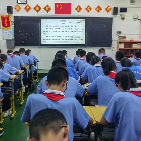 弘扬书法传国粹 翰墨飘香书壮志                                                      ——牡丹区实验中学2022级庆中秋书法大赛