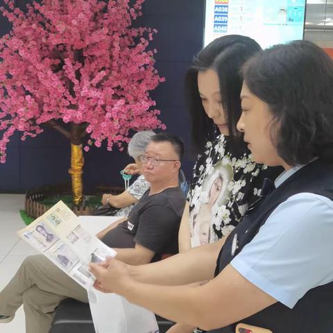 【建行青泥支行营业部】反假货币宣传月，科普人民币