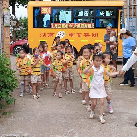 “走进小学，感悟成长”